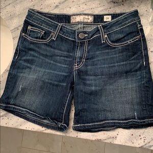 BKE Stella Women’s Jean shorts Sz 29